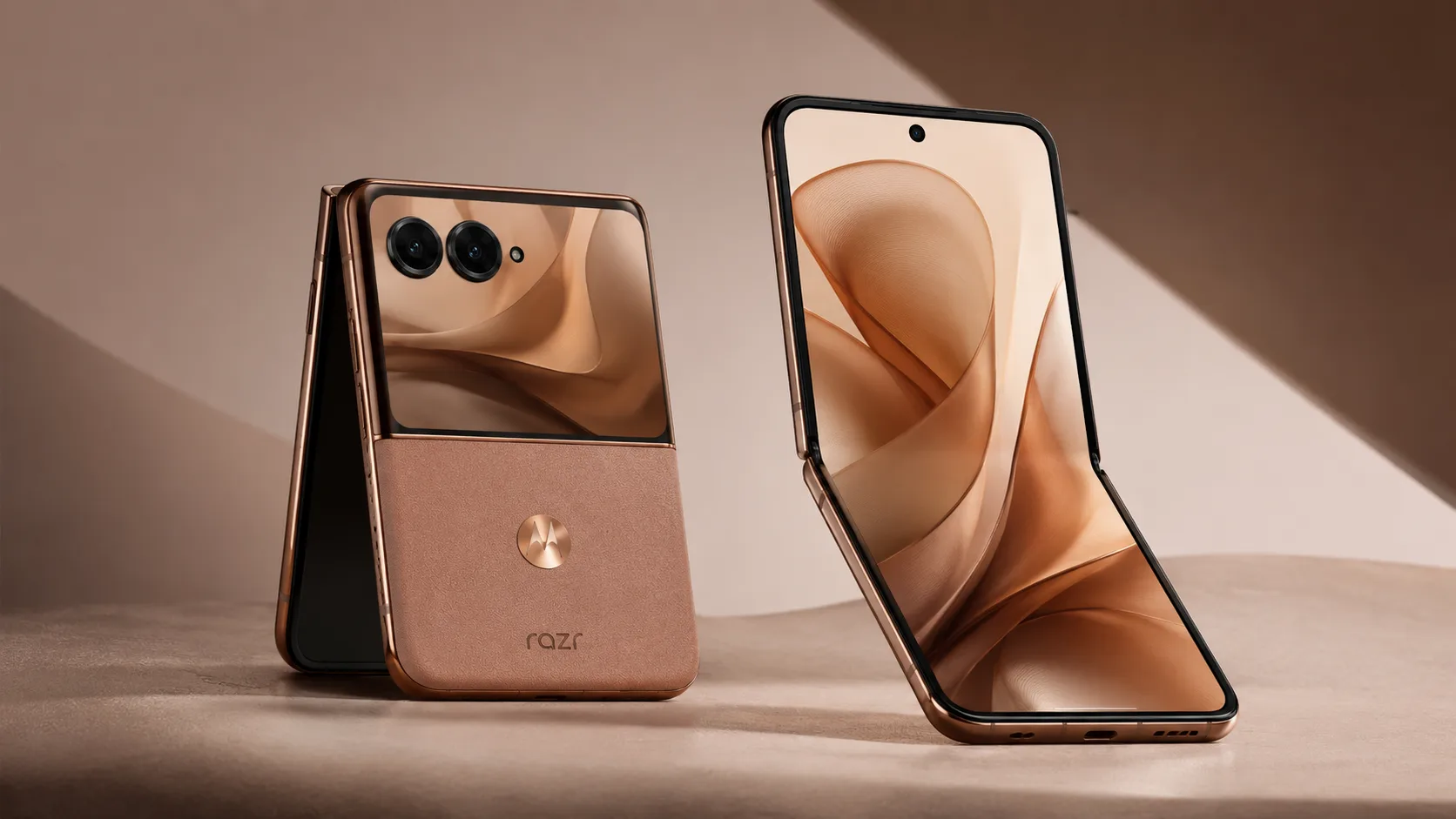 Motorola Razr 70 Ultra в цвят PANTONE Cocoa – сгъваем смартфон с 6.96-инчов вътрешен дисплей и 4.0-инчов външен екран